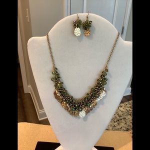 😊Nice Costume jewelry gold color metal,green iridescent bead & chain + earrings